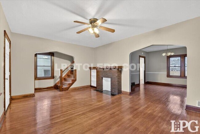 Photo - 2041 Loxley Rd