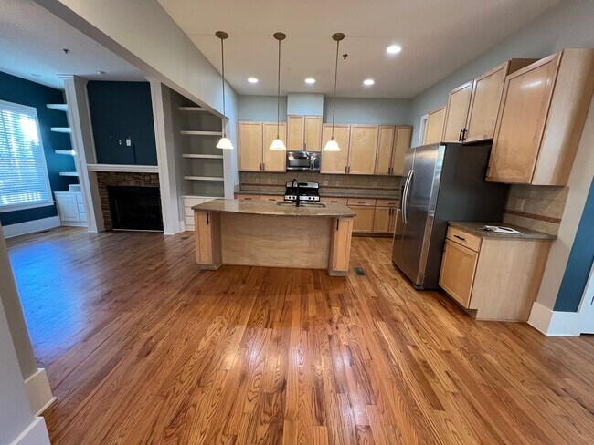 Photo - Stunning 2 bed 2.5 Condo! Unit 1001