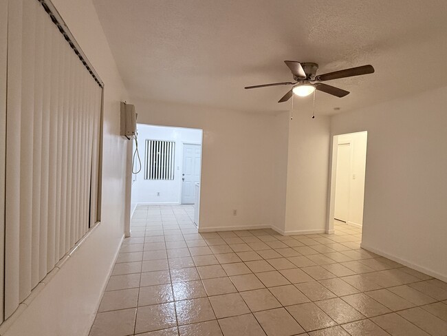 Front Entrance Living Room - 2515 McKinley St Apartments Unit Front