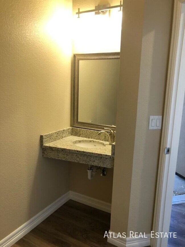 Photo - 755 Brambleberry Hts