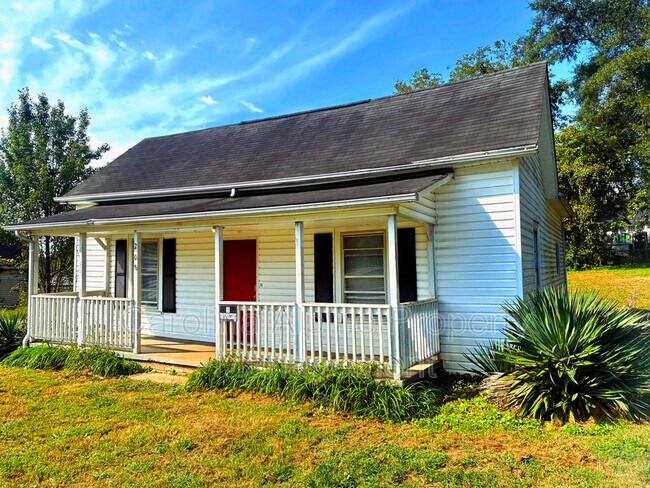 Photo - 208 School St