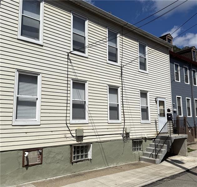 Building Photo - 1406 Firth St Rental