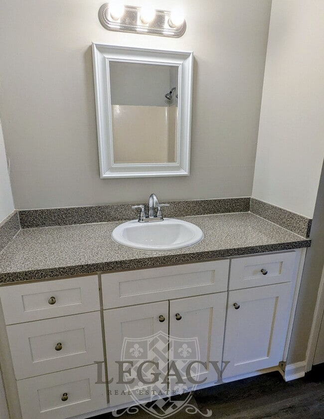 Photo - 736 Holder Dr