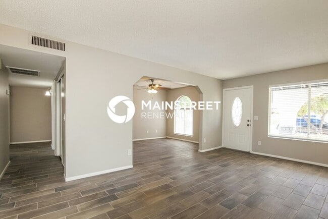 Photo - 3 Bedroom Pet-Friendly Home in Glendale, AZ with Main Street Renewal