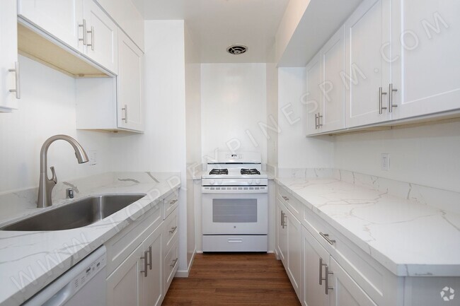 Building Photo - Spacious 1 Bedroom with Parking | Just One... Unit 3817 1/2 Rental