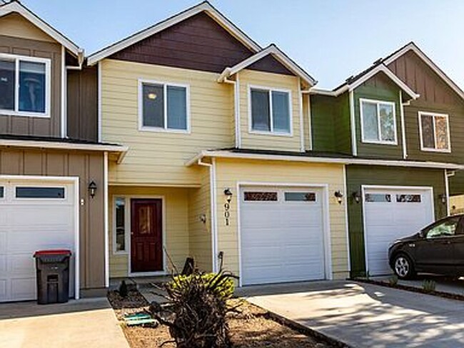 Beautiful 2 Story Townhome in Central Point - Beautiful 2 Story Townhome in Central Point