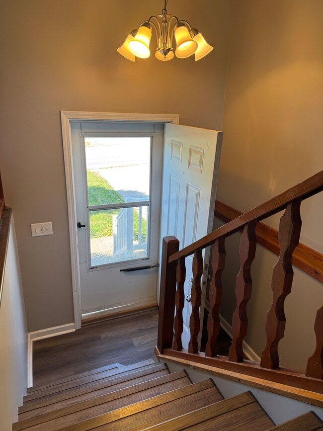 Photo - Bright and spacious split-entry home with ...