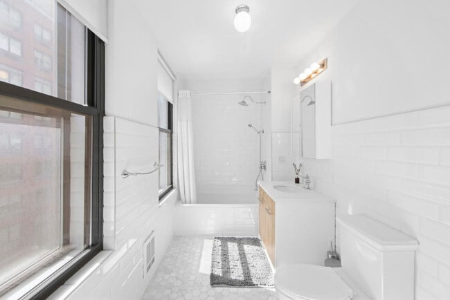 Photo - 517 W 45th St Unit ID1224961P