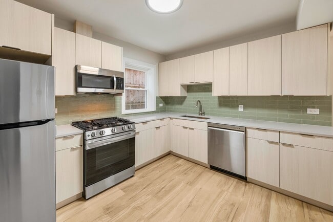 Building Photo - Garden Apartment - Renovated 2 bedroom - Logan Square / Hermosa / Humboldt Park Unit GF
