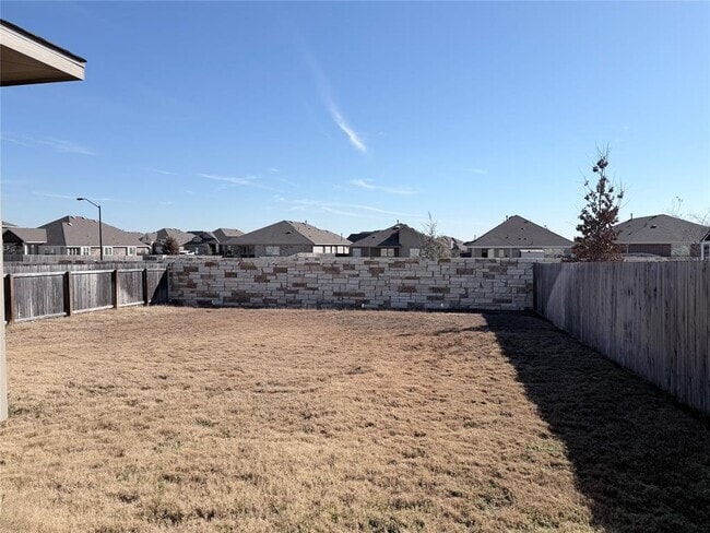 Photo - 605 Elm Green St