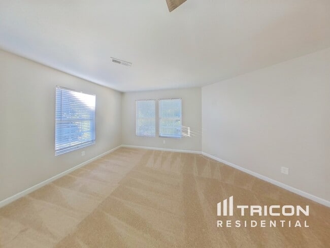 Photo - 1332 Waterlily Lane