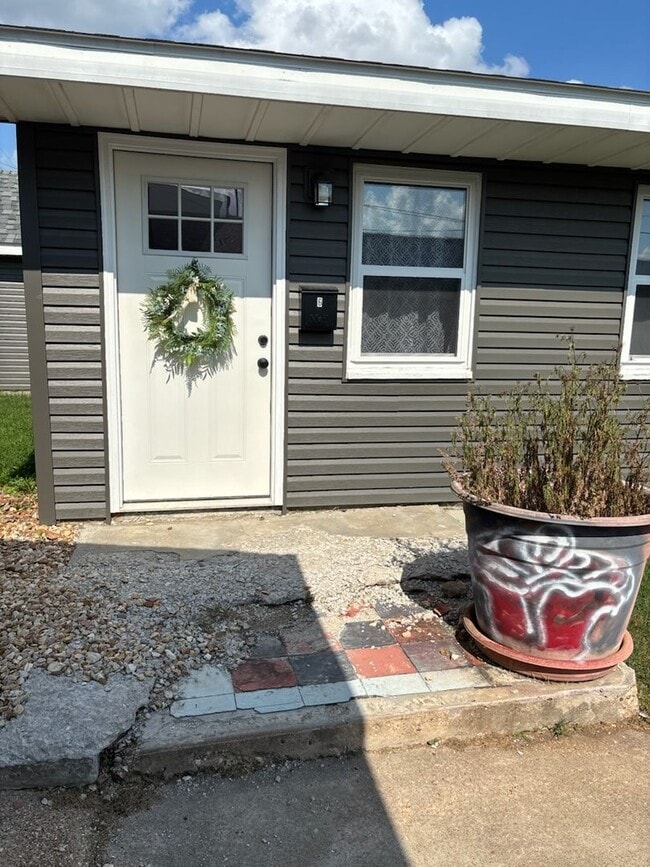 Building Photo - Newly Renovated 1 Bed 1 Bath Unit 6 Rental