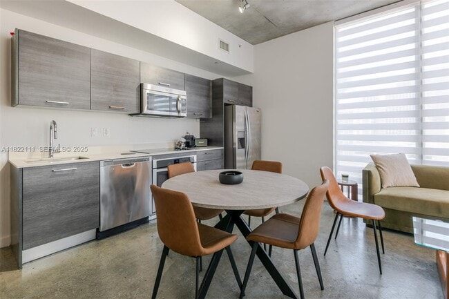 Photo - 151 SE 1st St Unidad 711