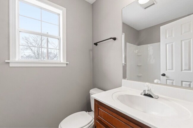 Photo - 106 Darnell Pl Unit 2