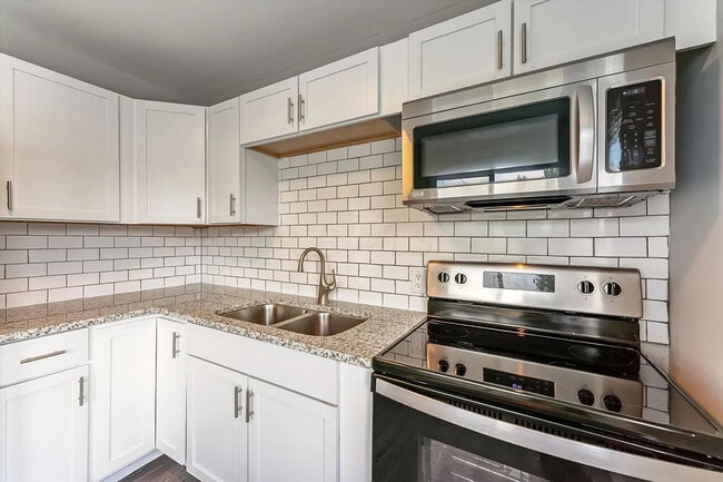 Photo - 1362 Clinton St