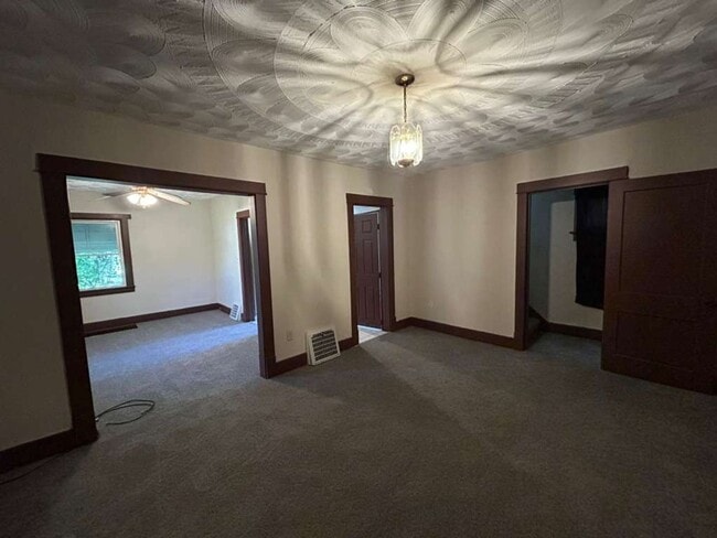 Photo - 377 Talbot Ave