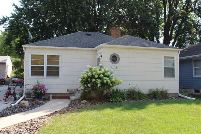 Building Photo - Must see home! Unit 1714 S 7th Ave