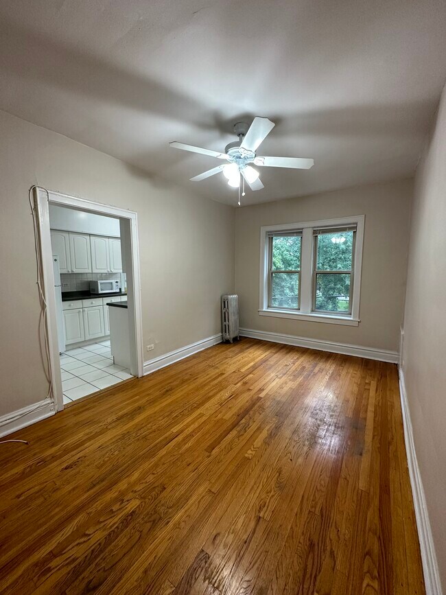 Building Photo - 912 Reba Pl Unit 2