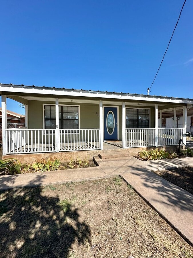 Photo - 726 Rust St