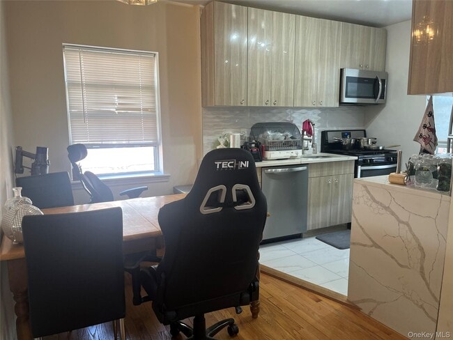 Photo - 208-11-208-41 41st Ave Unit 2