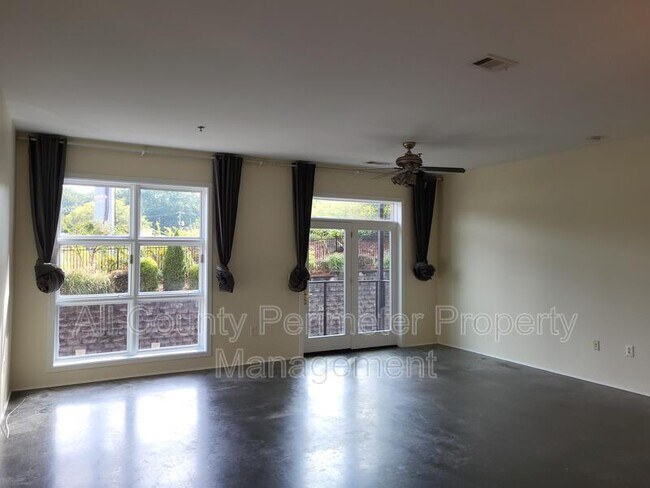 Photo - 560 Dutch Valley Rd NE Unidad 2205