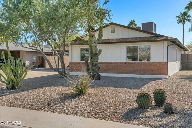 Photo - 2333 E Paradise Dr