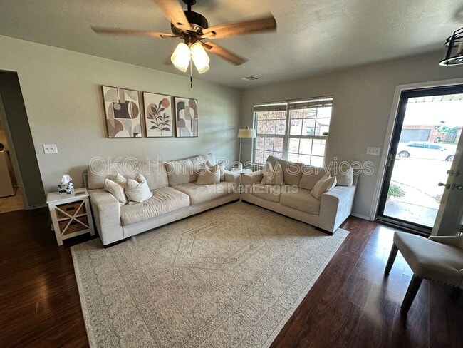 Photo - 613 E Linden Ln