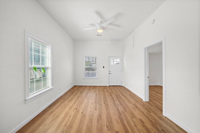 Building Photo - 1414 Shearn St