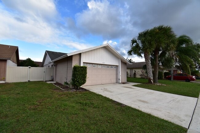 Building Photo - Fantastic location! Rental