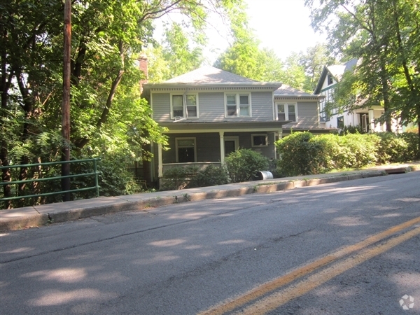 Building Photo - 130 University Ave Rental