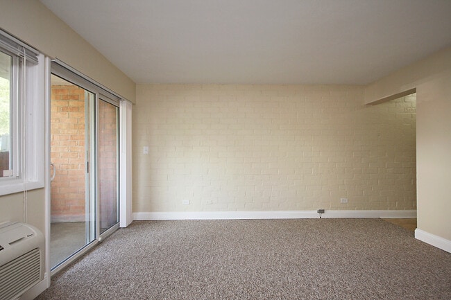 Photo - Student-Friendly 1800 JPA Garden Apartment Near UVA Unit 2