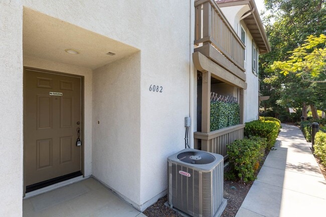 Building Photo - 3 Bed, 2 Bath Townhome in Carlsbad