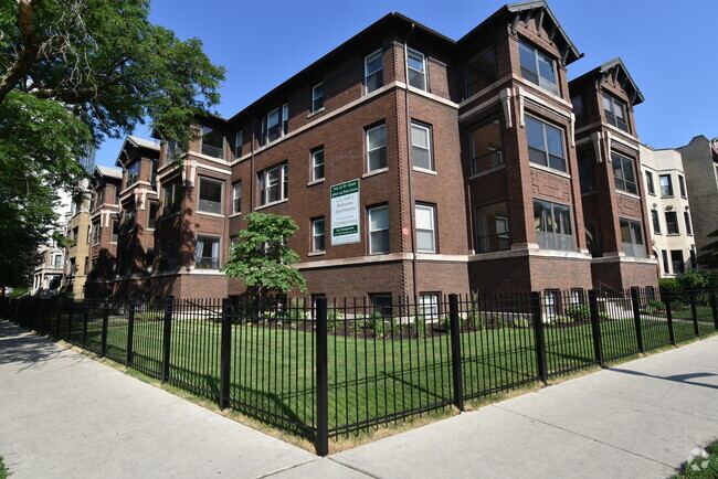 Building Photo - 3802 N Pine Grove Ave Rental
