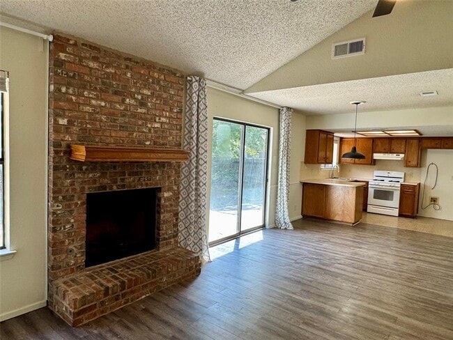 Photo - 1203 Yorkshire Ln