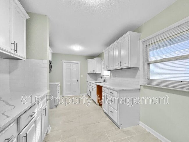 Photo - 2231 E 68th St