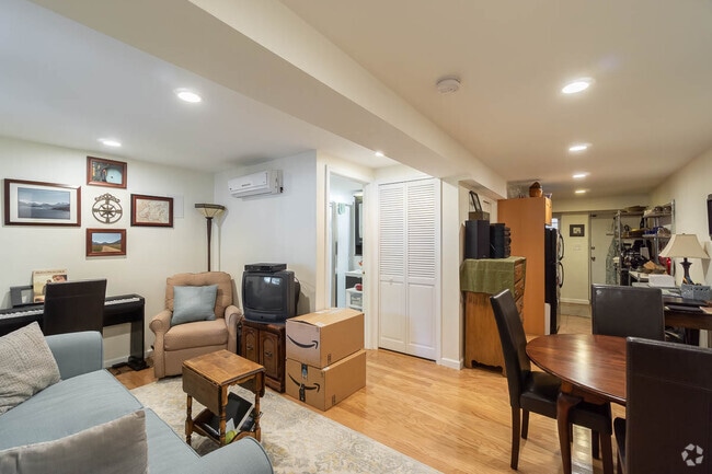 Building Photo - 1112 4th St NE Rental