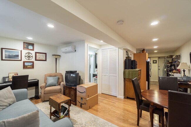 Photo - 1112 4th St NE House