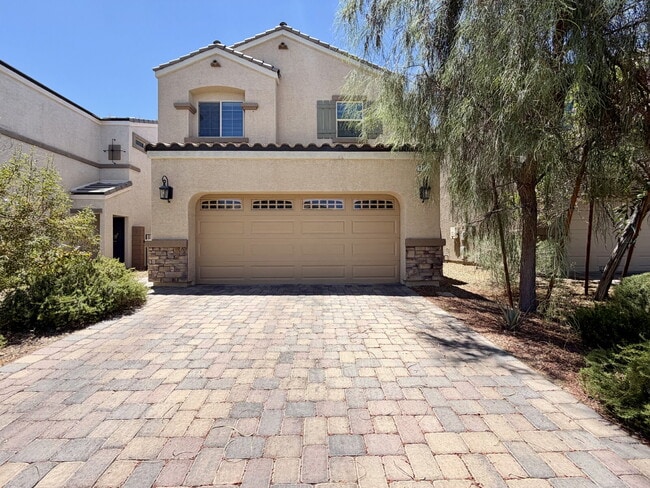 Photo - 3 BED 2.5 BATH 2 CAR GARAGE SINGLE FAMILY HOME W/ LOFT, BACKYARD & COMMUNITY POOL, SPA, PLAYGROUN...