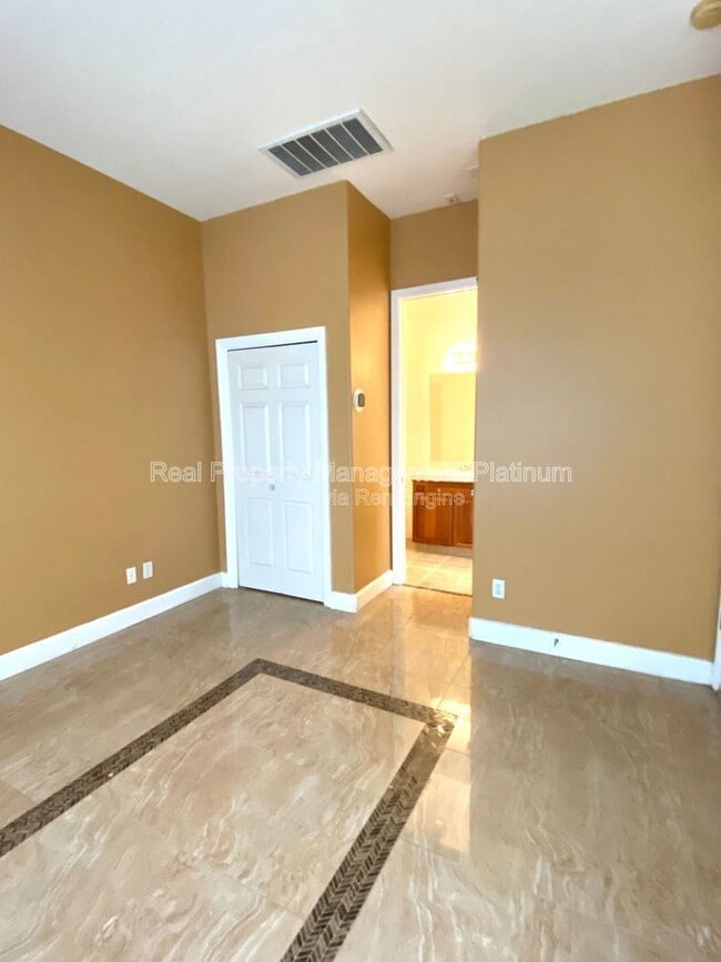 Photo - 5801 W Chennault Ave