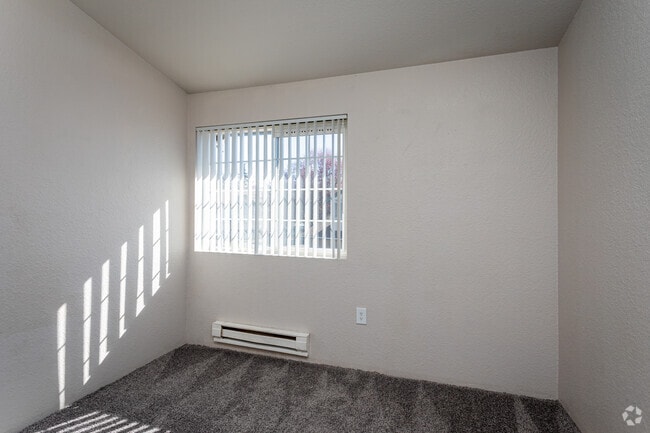 3BR, 2.5BA - 1290SF