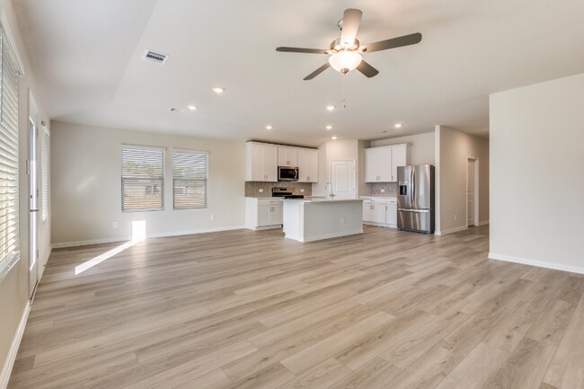 Photo - 203 Whitlow Dr