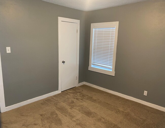 Photo - 3932 Brookmont Dr