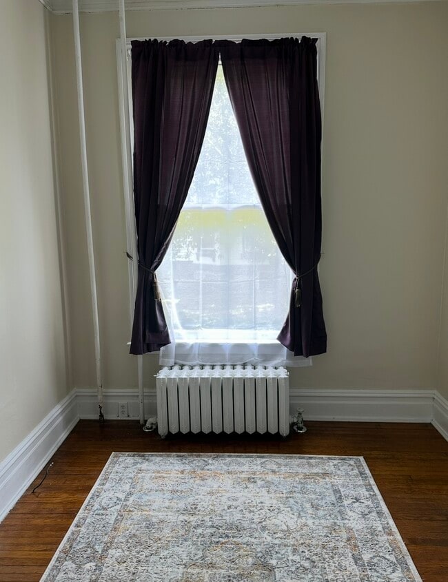 1A Bedroomc - 401 Maple Ave Utilities Included
