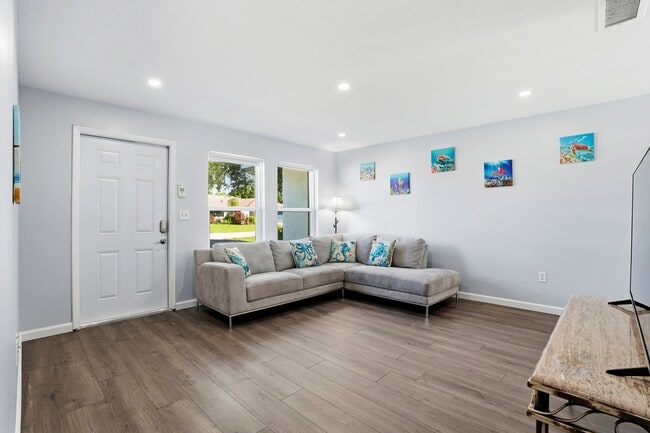 Photo - 4502 Parrot Ave