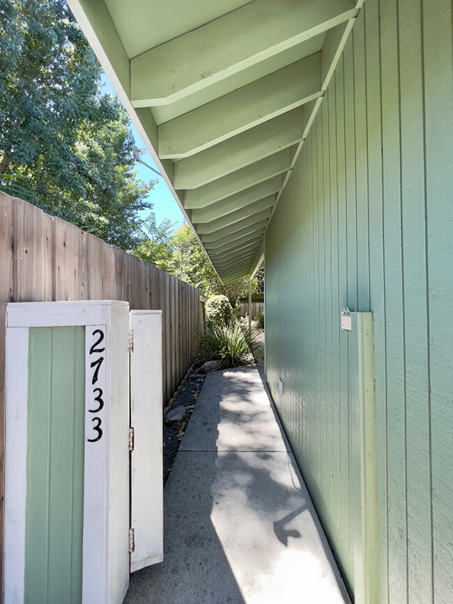 Photo - Marin St, 2731-2735 Unit 2733