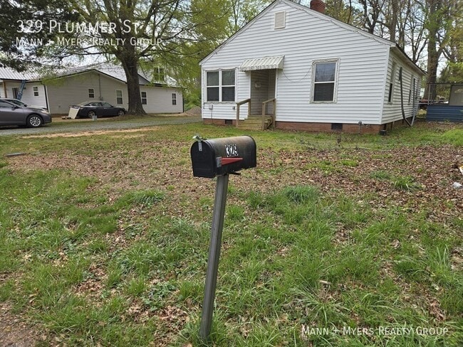 Photo - 329 Plummer St