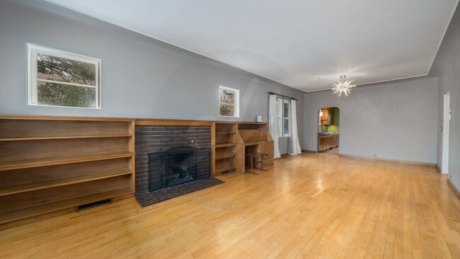 Photo - Craftsman Bungalow In Patty Jewett Neighborhood
