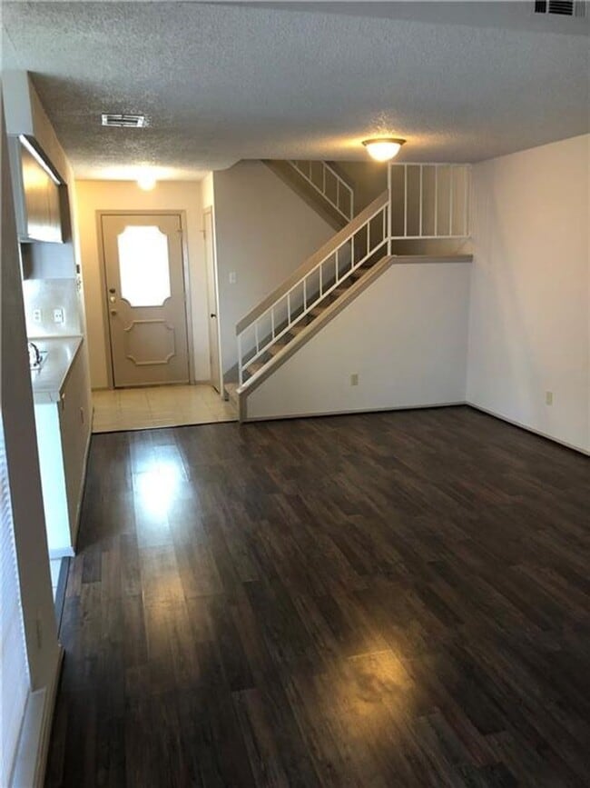 Photo - Large 2 bedroom townhome - Available early July