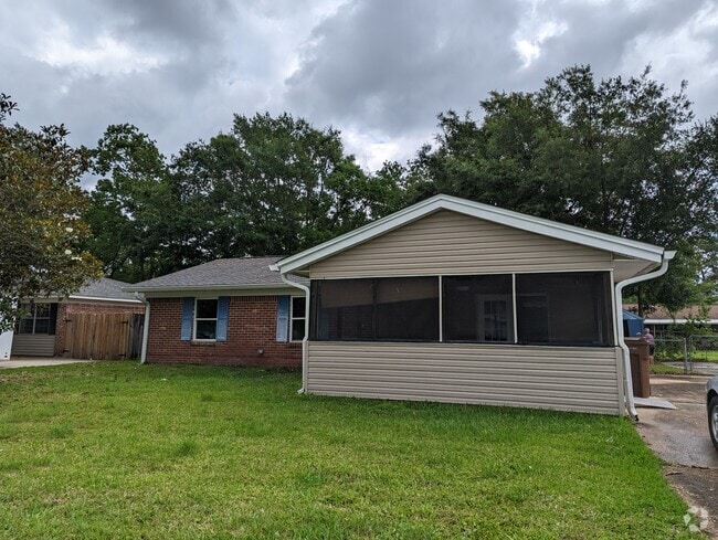 Building Photo - 668 Orchard Dr Rental