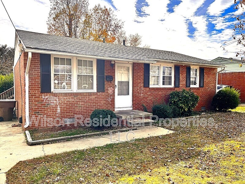 Photo - 2312 Bothwell St House